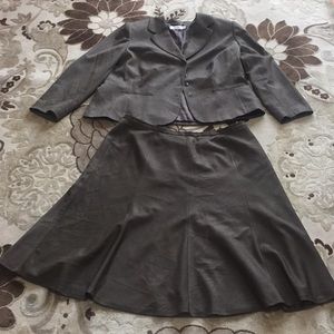 Tahari skirt suit